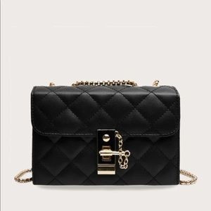 Toggle Lock quilted flap chain bag